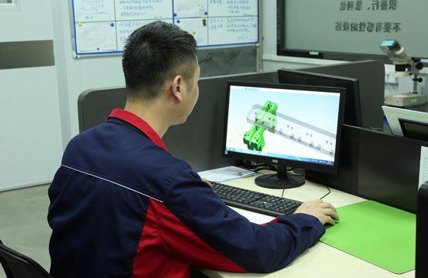注塑模具厂钳工必备的专业技能探析